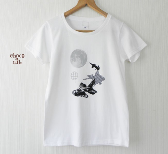 出目金と満月 白Tシャツ　（黒×グレー） 2枚目の画像