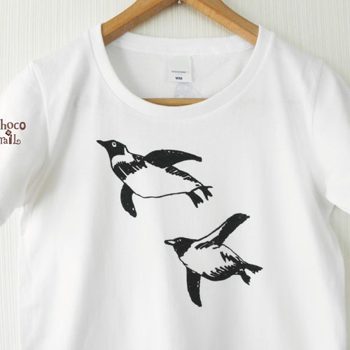 泳いでる！ペンギン 白 Tシャツ（インク：黒） Tシャツ choco-rail 