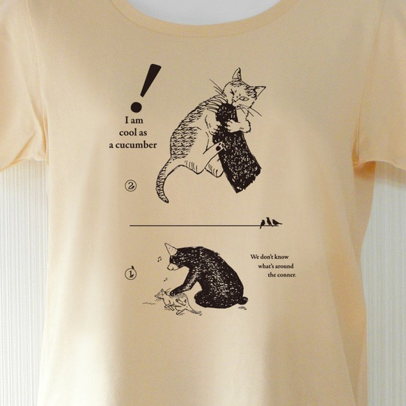 猫と熊 半袖Tシャツ ナチュラルベージュ（インク：黒） 1枚目の画像