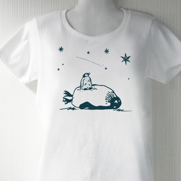 星見る ペンギン 白Tシャツ（インク：インディゴ） 1枚目の画像