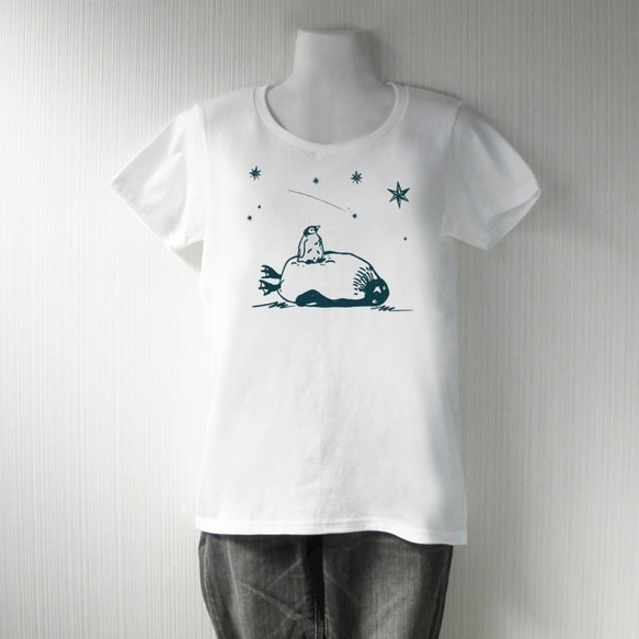 星見る ペンギン 白Tシャツ（インク：インディゴ） 2枚目の画像