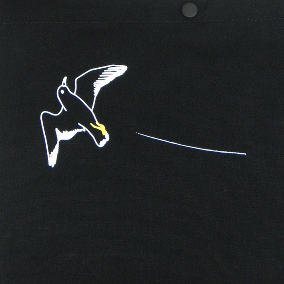 【sale】風に流されるカモメ サコッシュ（黒） 3枚目の画像