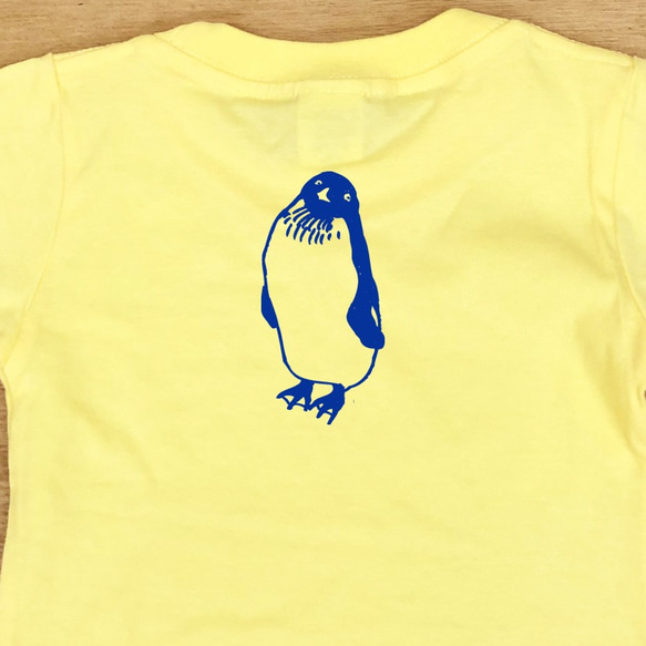 キッズ 泳ぐペンギン 黄色Tシャツ （インク色選べます） 4枚目の画像