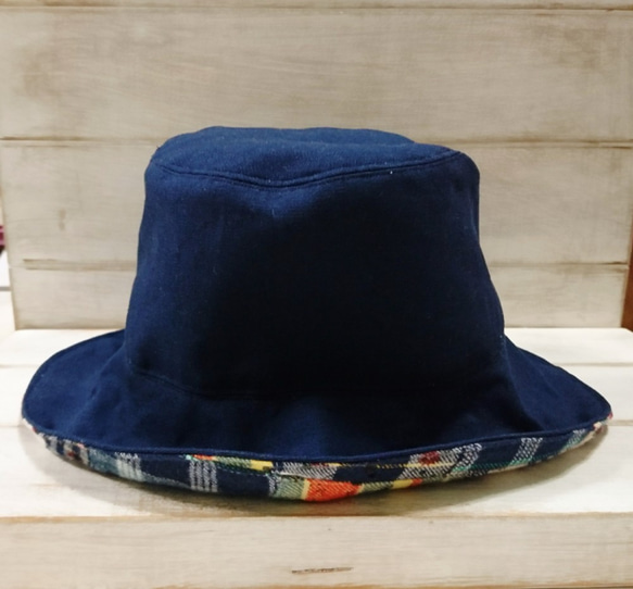 溫暖格紋拼貼&深藍素色雙面漁夫帽/遮陽帽 第2張的照片