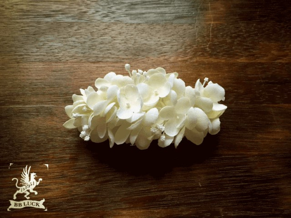 barrette　【 布花紫陽花のバレッタ ＊ しろいろアナベル 】 1枚目の画像