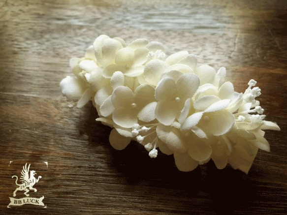 barrette　【 布花紫陽花のバレッタ ＊ しろいろアナベル 】 3枚目の画像