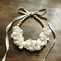 necklace 【 布花紫陽花とウッドビーズのネックレス】 1枚目の画像