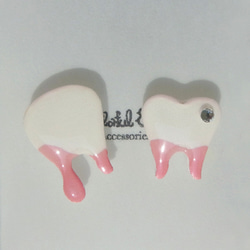 とろける歯のピアス/Pink 1枚目の画像