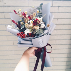 【好花】紅白喜氣乾燥花束 情人節花束 升遷花禮 韓國進口包裝紙(L) 第1張的照片