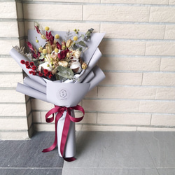 【好花】紅白喜氣乾燥花束 情人節花束 升遷花禮 韓國進口包裝紙(L) 第3張的照片