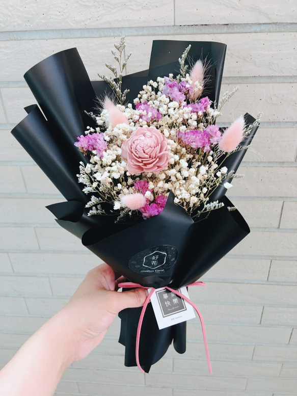 【好花】進口滿天星粉色乾燥花束 情人節花束 升遷花禮 韓國進口包裝紙(L) 第3張的照片