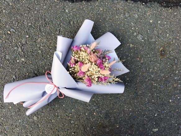 【好花】進口滿天星粉色乾燥花束 情人節花束 升遷花禮 韓國進口包裝紙(L) 第4張的照片