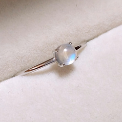 桃蓮玉‼️激レア虹入りブラックルチルリング✨ムーンストーン共生タイプ レインボームーンストーンの華奢なシルバーリング 指輪・リング lilac