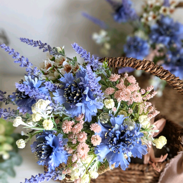 母の日プレゼント~晴れやかで爽やか♡矢車草とラベンダーのBlue Bouquet & パニエ 2枚目の画像