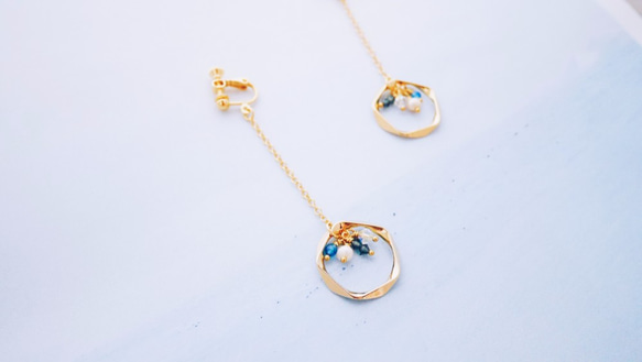 絢爛--藍瑪瑙施華洛世奇水晶珠金屬圓框耳環 第3張的照片