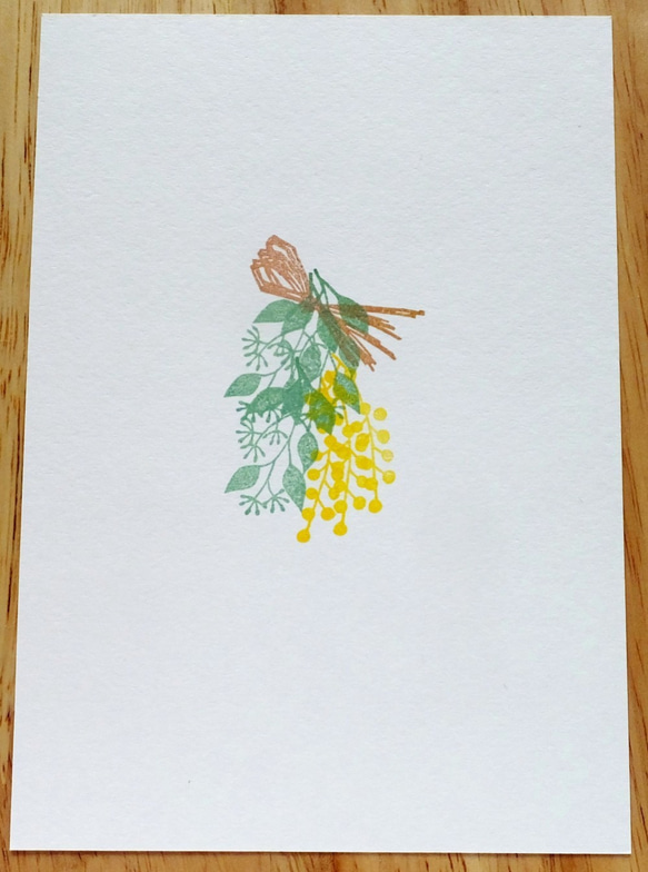 実付きユーカリの小枝、ミモザの花、麻のリボンのはんこ 3枚目の画像