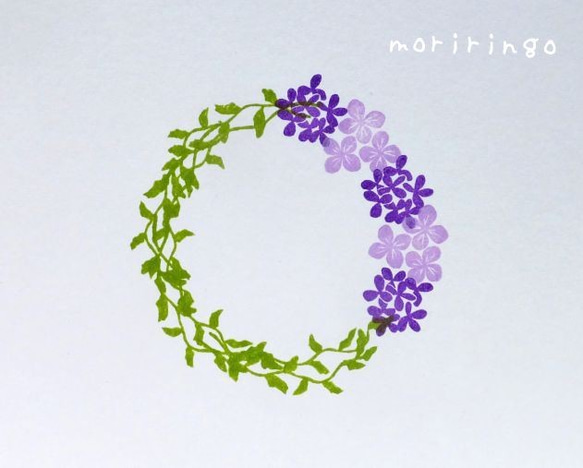 2種の紫陽花とサンウィーバインのリースはんこ　花　葉 1枚目の画像