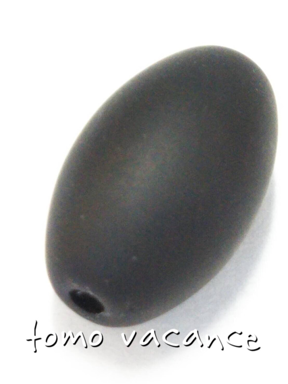 楕円形のブラックストーンビーズ　13×8㎜ 4枚目の画像