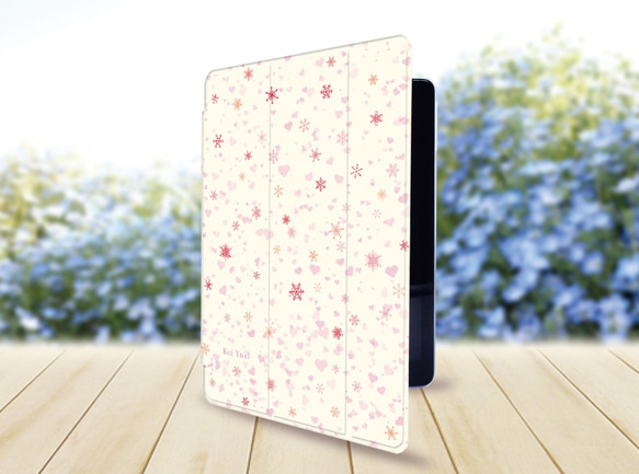 【恋雪（雪の華シリーズ参）】手帳型iPadケース（片面印刷/カメラ穴あり/はめ込みタイプ）オートスリープ対応 2枚目の画像