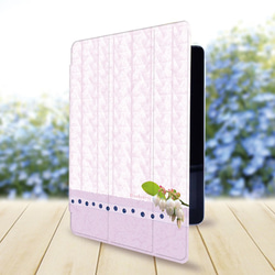 【ブルーベリーのお花】手帳型iPadケース（片面印刷/カメラ穴あり/はめ込みタイプ）オートスリープ対応 2枚目の画像