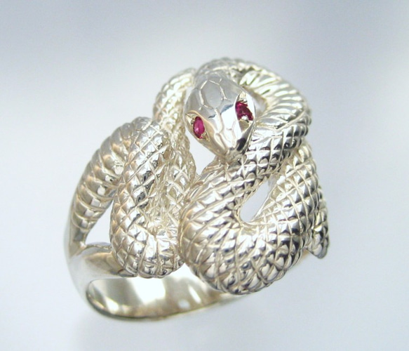 彫金作品　琥珀の巳さんリング　SILVER 蛇 彫金作品 琥珀の巳さんリング SILVER 蛇 彫金作品 琥珀の巳さん