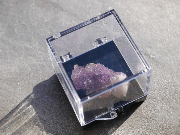 天然石アメジストエレスチャル(ヒマラヤ産)原石結晶ミニクラスター ケース付き 紫水晶誕生石[amc-200826-01] 3枚目の画像