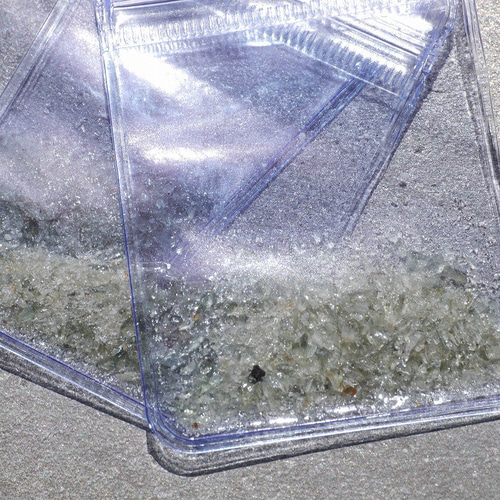 天然ガラス モルダバイト(チェコ共和国産)パウダー状＆極小原石 約1g分