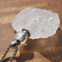 現物☆天然石ラフロック水晶アロマボトル約49mm香水瓶 約70cmロングネックレス付き[ab-201010-qz01] 3枚目の画像