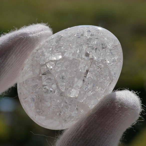 天然石2個セット合計約38gクラックレインボー水晶(ブラジル産)爆裂水晶タンブル磨き石[crq-201108-01] 2枚目の画像