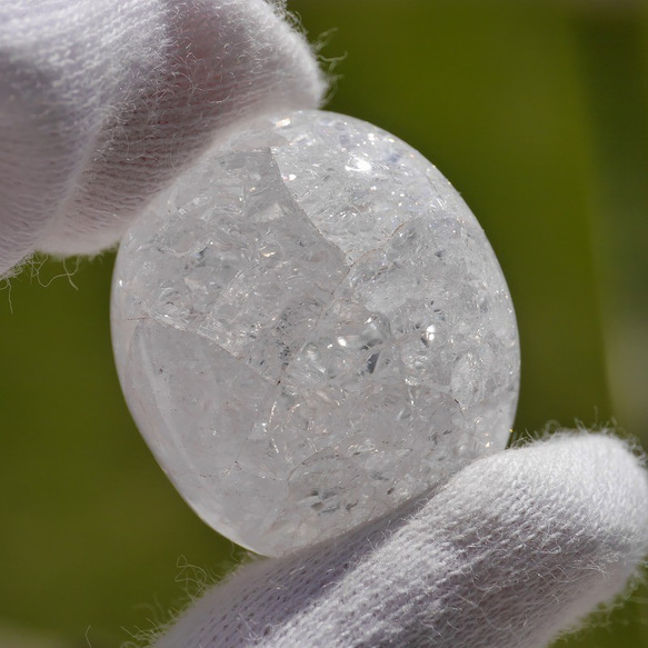 天然石2個セット合計約38gクラックレインボー水晶(ブラジル産)爆裂水晶タンブル磨き石[crq-201108-01] 3枚目の画像