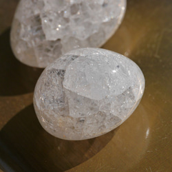 天然石2個セット合計約38gクラックレインボー水晶(ブラジル産)爆裂水晶タンブル磨き石[crq-201108-01] 10枚目の画像