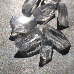 天然石4個セット ダンビュライト(メキシコ産)合計約5～6g 結晶原石キラキラ鉱物[danb-201126-02] 6枚目の画像