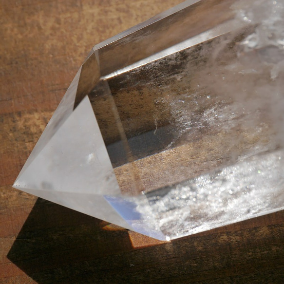 天然石 水晶(ブラジル産)約65ｍm×41mm約109g研磨ポイント六角柱クォーツクリスタル[qp-210511-04] 2枚目の画像