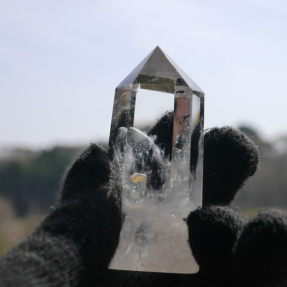 天然石 水晶(ブラジル産)約62ｍm×28mm約58g研磨ポイント六角柱クォーツクリスタル[qp-210511-09] 3枚目の画像