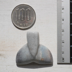 天然石トロレアイトインクォーツ(ブラジル産)約13g約33mmホエールテール型 水晶クジラ[tro-210513-01] 4枚目の画像