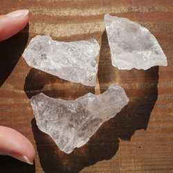 現物☆3個セット合計約79g天然石ロッククリスタル(アーカンソー産)水晶原石ラフロック[arq-210517-02] 4枚目の画像