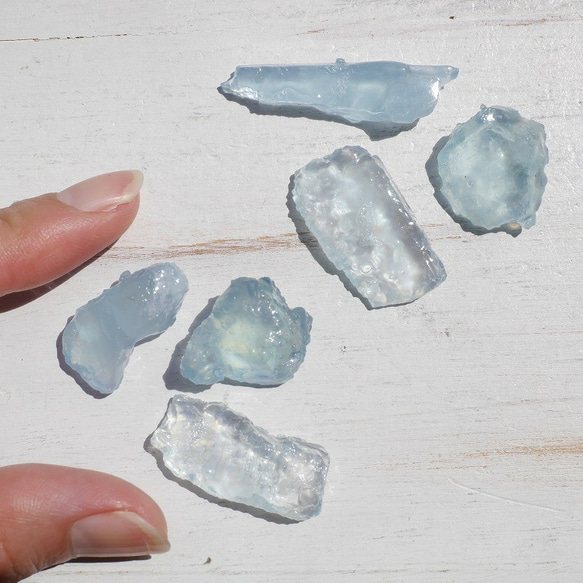天然石アクアマリン(ブラジル産)3個合計約9g分詰合せラフロック穴なし3月誕生石[aq-210526-02] 4枚目の画像