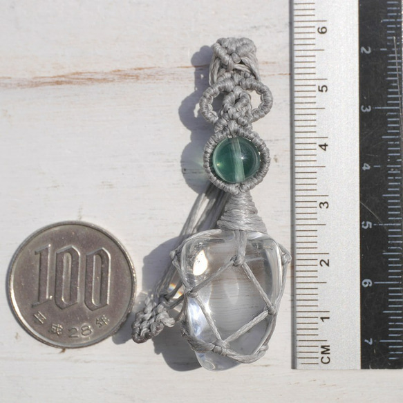 天然石ヒマラヤ水晶×蛍石3wayマクラメバッグチャーム 超透明なクリスタル キーホルダー[mbc-210615-01] 5枚目の画像