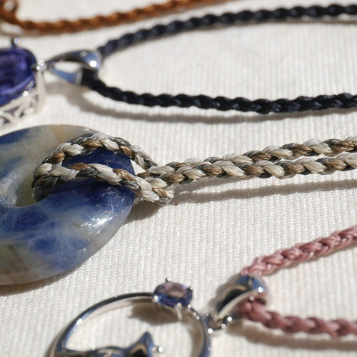 受注制作】2色のマクラメプチペンダント 好きな色を選べる