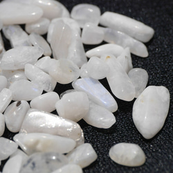 天然石ホワイトムーンストーン(インド産)約35g詰合せ約4～16mm穴なしさざれ石6月誕生石[sa-210713-01] 2枚目の画像