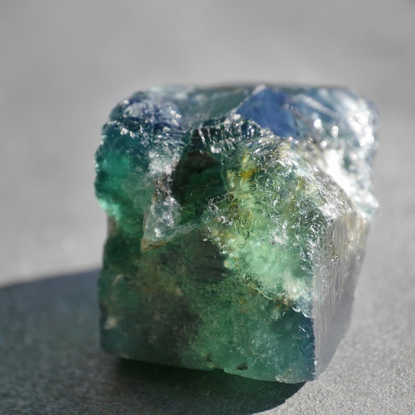 天然石 約32g最大幅約39mmダイアナマリア鉱山産フローライト結晶原石グリーン強蛍光[dmfl-210927-01] 8枚目の画像