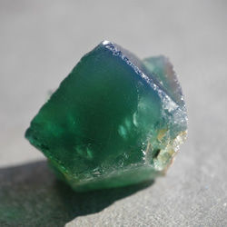 天然石 約21g最大幅約32mmダイアナマリア鉱山産フローライト結晶原石グリーン強蛍光[dmfl-210927-03] 3枚目の画像