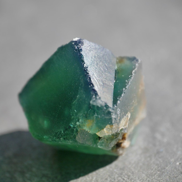 天然石 約21g最大幅約32mmダイアナマリア鉱山産フローライト結晶原石グリーン強蛍光[dmfl-210927-03] 6枚目の画像