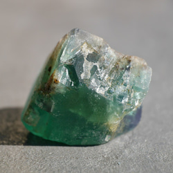 天然石 約21g最大幅約32mmダイアナマリア鉱山産フローライト結晶原石グリーン強蛍光[dmfl-210927-03] 10枚目の画像
