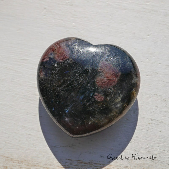 天然石ガーネットインヌーマイト(グリーンランド産)約29mmハート型