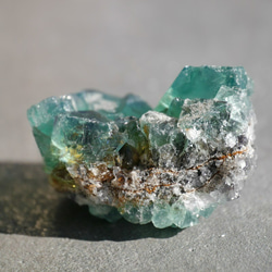 天然石 約17g最大幅約33mmダイアナマリア鉱山産フローライト結晶原石グリーン強蛍光[dmfl-211123-01] 6枚目の画像