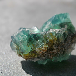 天然石 約17g最大幅約33mmダイアナマリア鉱山産フローライト結晶原石グリーン強蛍光[dmfl-211123-01] 8枚目の画像