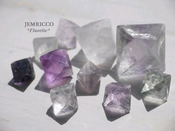 再入荷☆天然石フローライト(蛍石)八面体 約29g大小サイズ