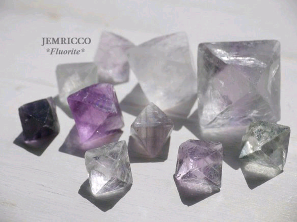 「専用ページ】強蛍光蛍石 フローライト結晶原石✨✨ SOLD 八面体に割れるフローライトたち。 #フローライト#蛍石