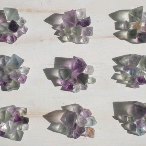 即購入⭕超お買い得 天然石おまとめ（フローライト、蛍石、ストロベリークォーツ 他 3Kg フローライト 丸玉 123mm 蛍石 スフィア 一点物 [送料無料